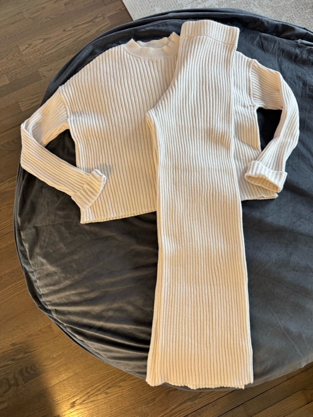 New Sincerely Jules Cream Ribbed Knit Top and bottoms.